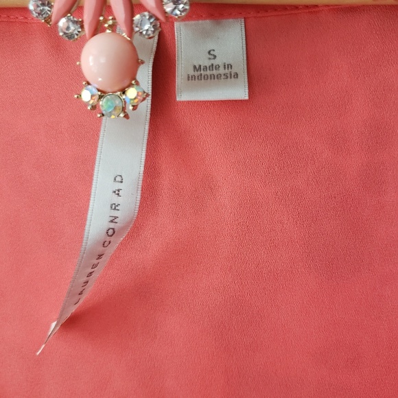 Lauren Conrad sleeveless blouse - Picture 2 of 3